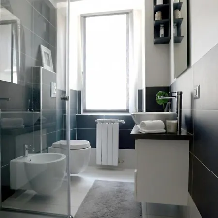 Lacasetta _ Lakeview Terrace Renovated *