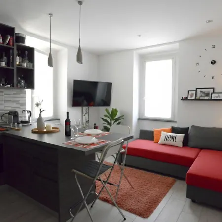 Daire Lacasetta _ Lakeview Terrace Renovated *