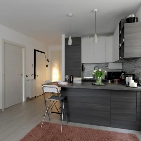 Lacasetta _ Lakeview Terrace Renovated Lägenhet