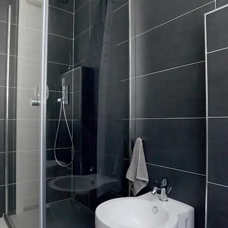 Lacasetta _ Lakeview Terrace Renovated