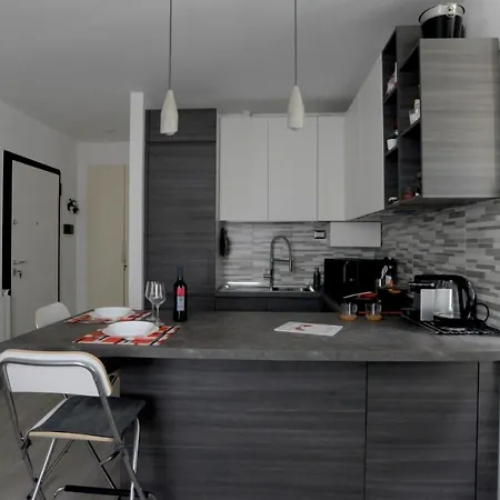 Apartamento Lacasetta _ Lakeview Terrace Renovated